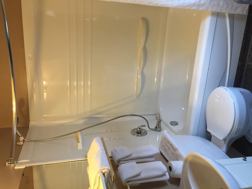 King'S Hotel & Motel By Elevate Rooms Shaunavon Extérieur photo