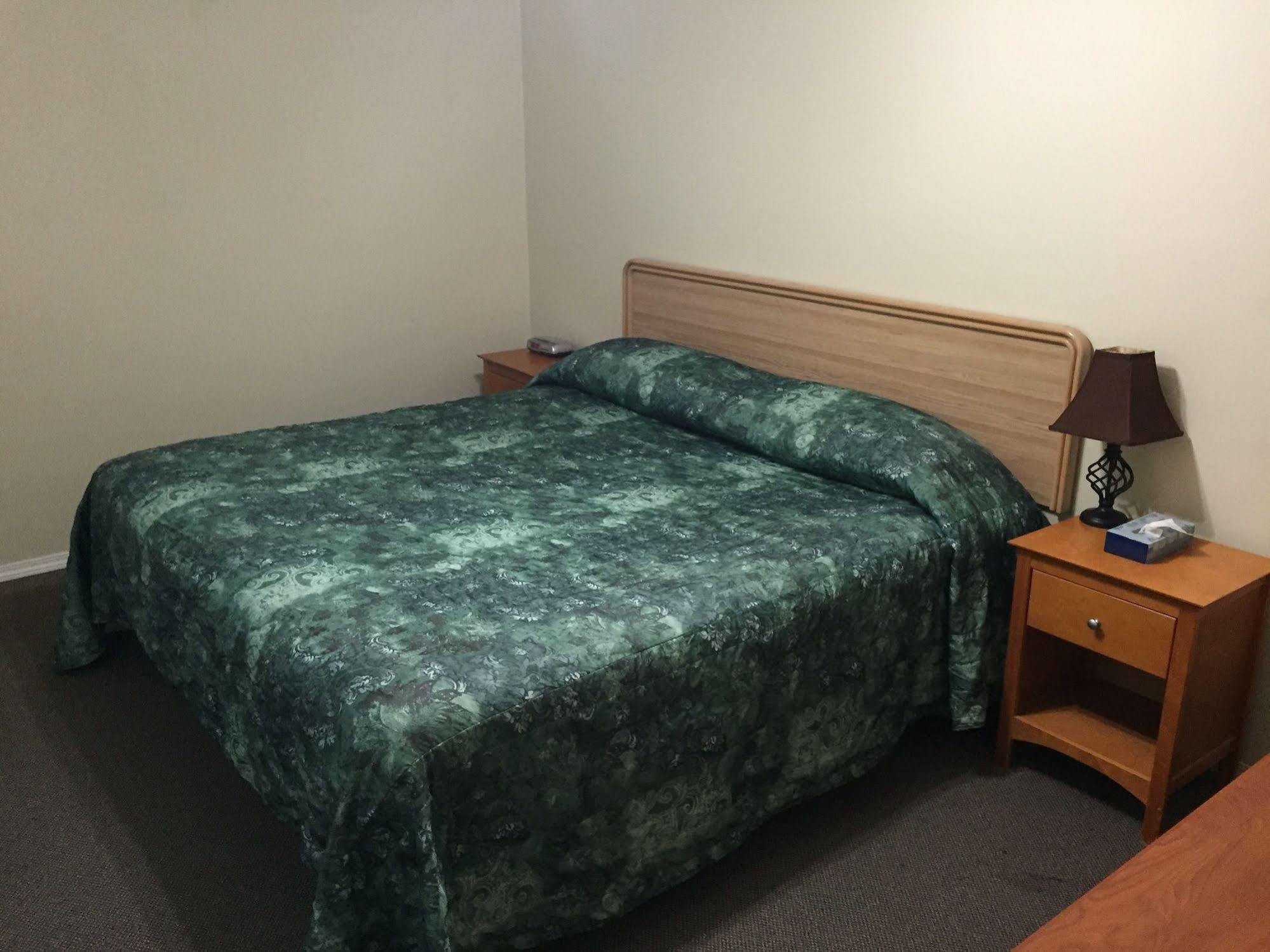 King'S Hotel & Motel By Elevate Rooms Shaunavon Extérieur photo