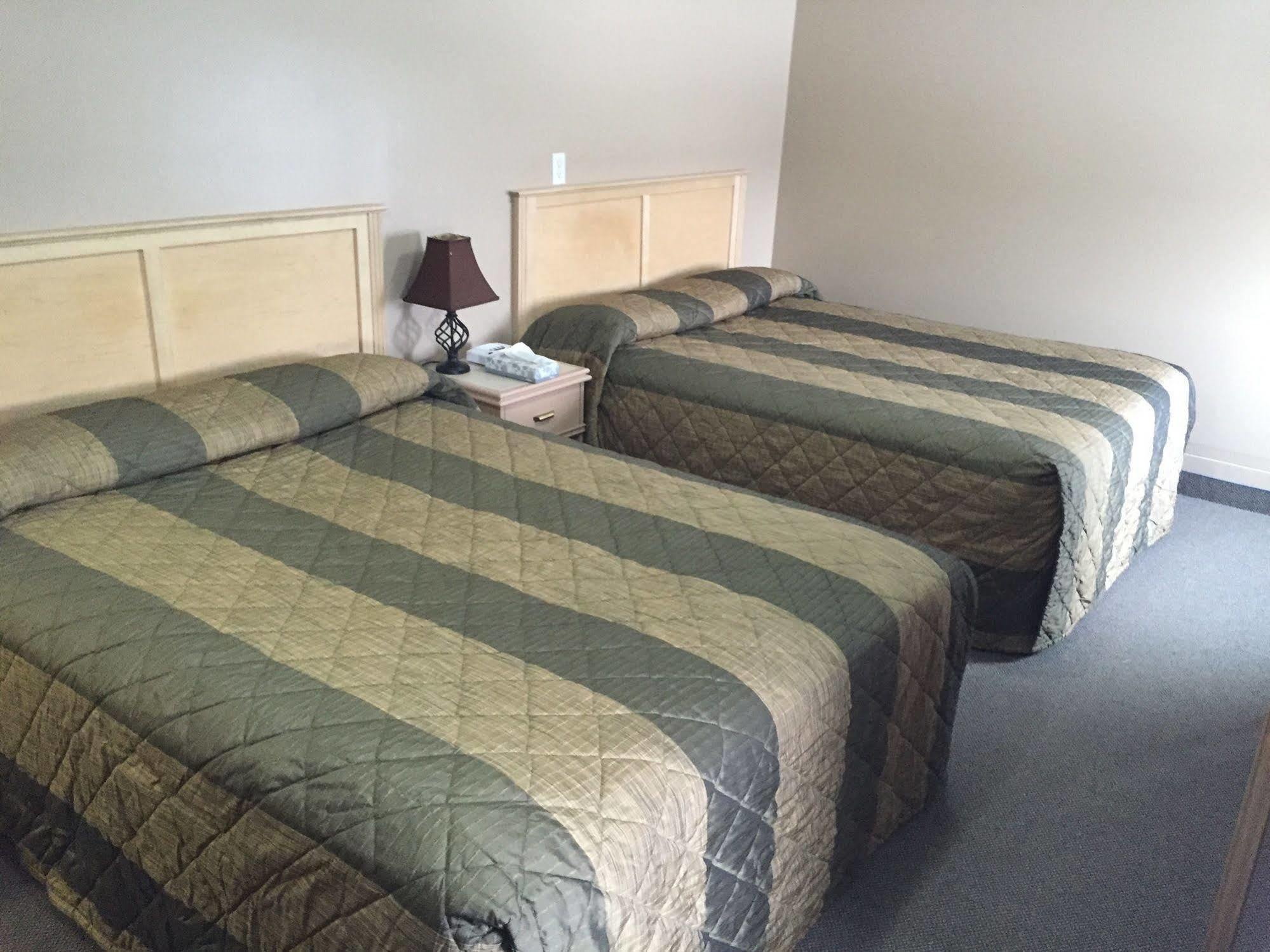 King'S Hotel & Motel By Elevate Rooms Shaunavon Extérieur photo