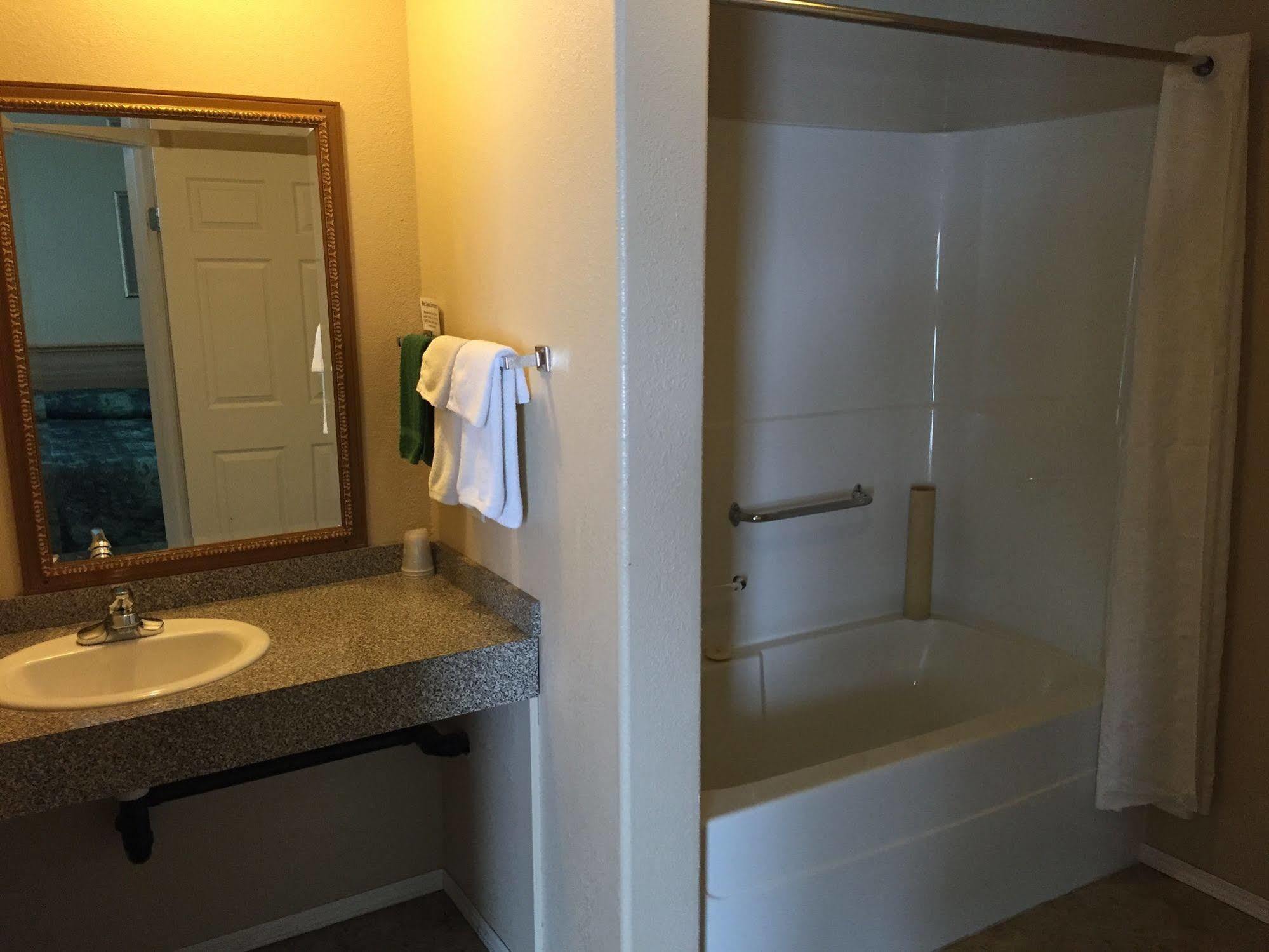 King'S Hotel & Motel By Elevate Rooms Shaunavon Extérieur photo